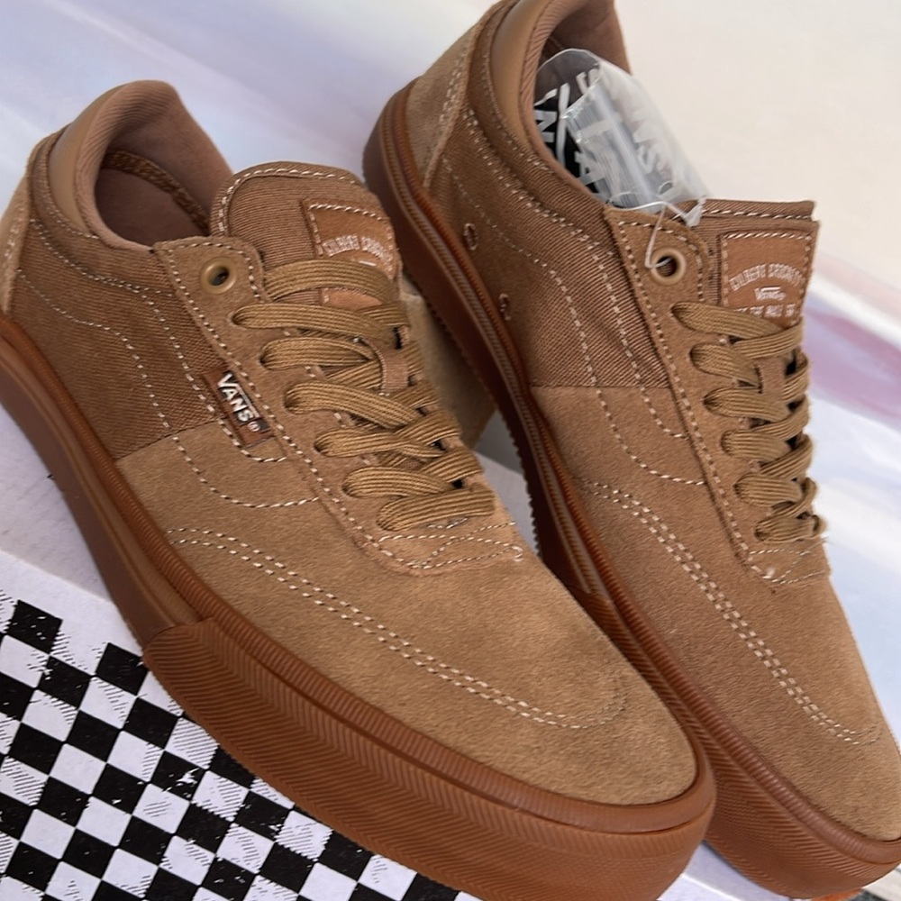 Vans WMNS Gilbert Crockett
Brown/Gum
VN0A5JIFB7G
Sneakers - Picture 8 of 16